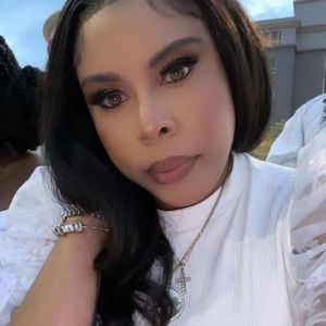 Meet your Posher, Adrienne